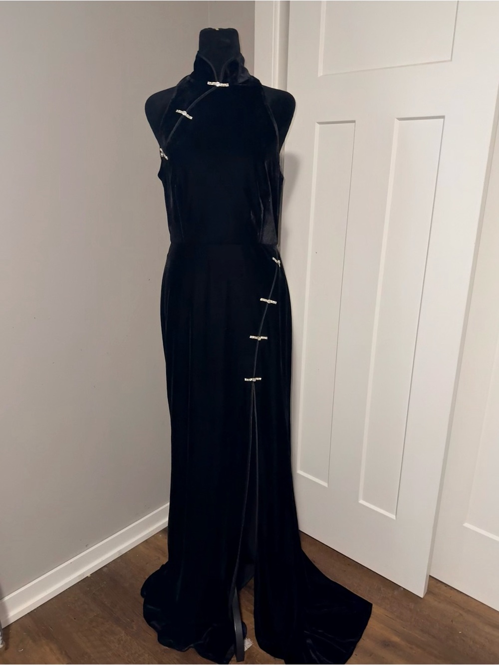 Sau Lee Ariana Gown in Black Velvet Size 8 - Picture 4 of 10